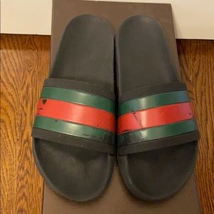Men’s Gucci rubber slides